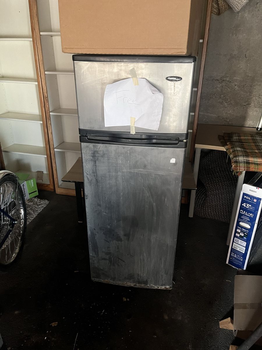 Apartment sized fridge DOES NOT REFRIGERATE