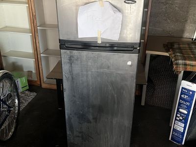 Apartment sized fridge DOES NOT REFRIGERATE