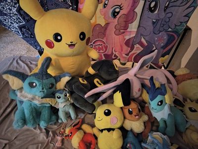 HUGE POKEMON COLLECTION PLUSHES AND FIGURES LOT