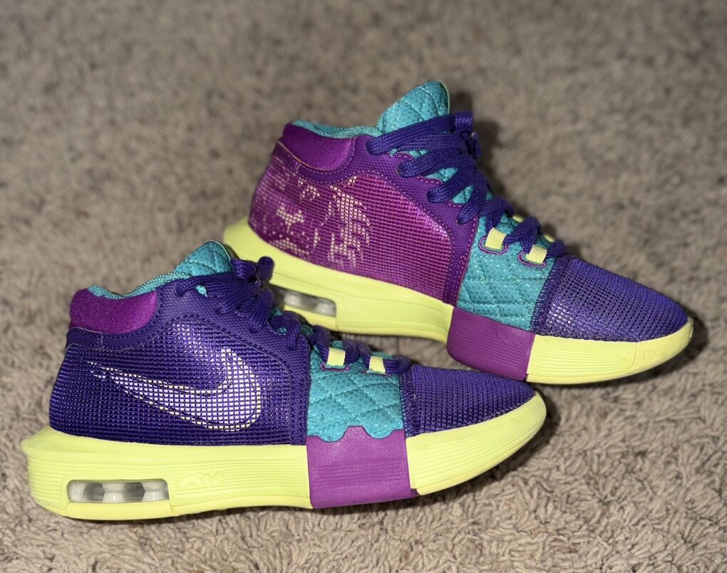 Nike Lebron Boys Mens Basketball Shoes Size 5