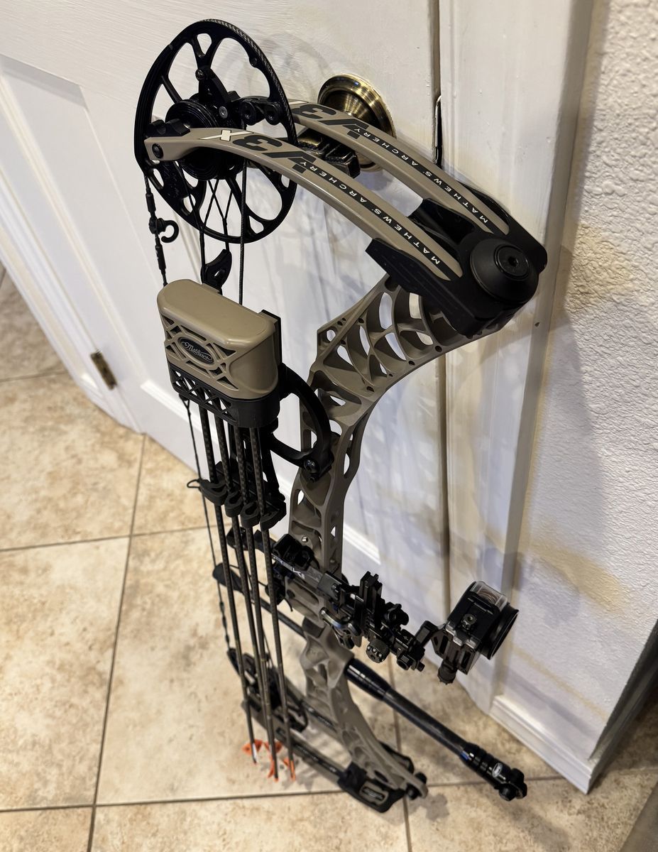 Mathews  V3x 33 Compound Bow