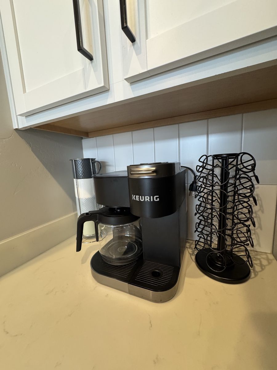 Keurig K-Duo Essentials Single Serve & Carafe Coffee Maker or a very similar K-Duo model