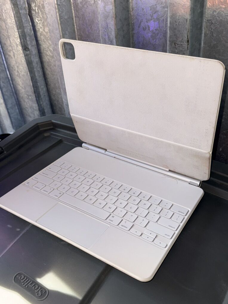 APPLE MAGIC KEYBOARD FOR IPAD PRO 12.9 INCH