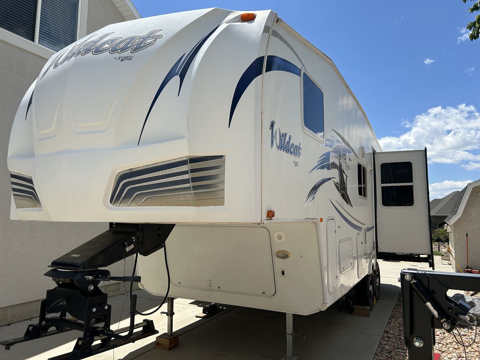Forest River Wildcat 25'  Model 25RL