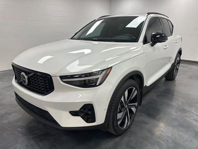 2025 Volvo XC40 B5 Ultra Dark Theme