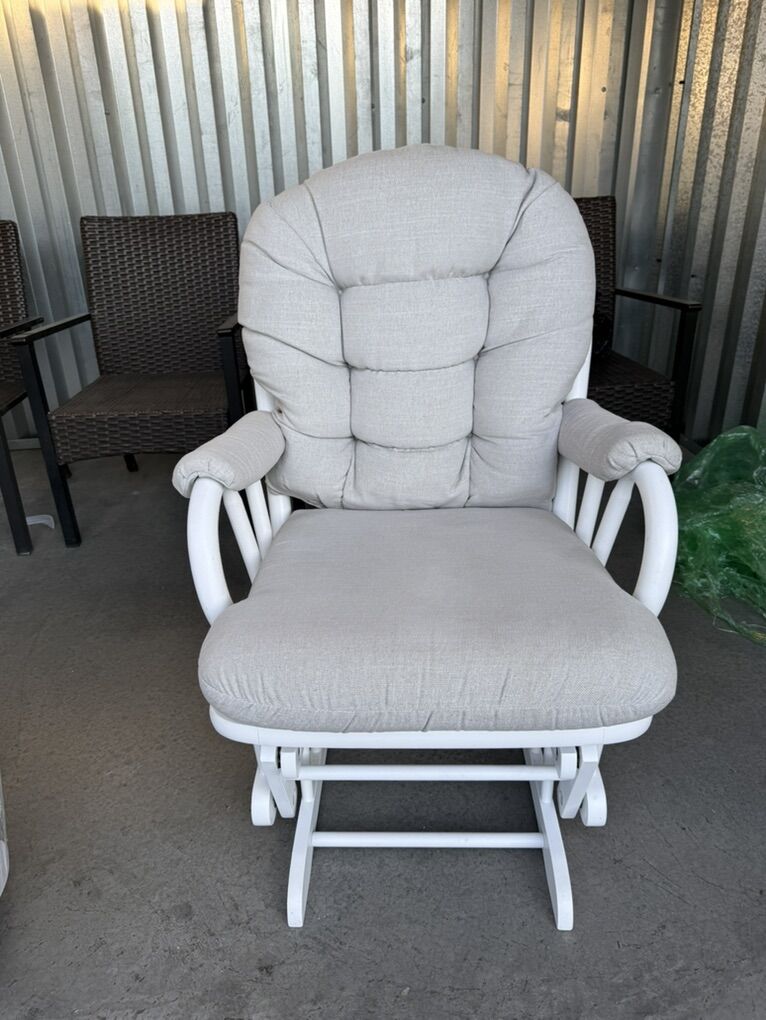 Custom Upholstered Glider (Best Home Furnishings)