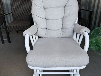 Custom Upholstered Glider (Best Home Furnishings)