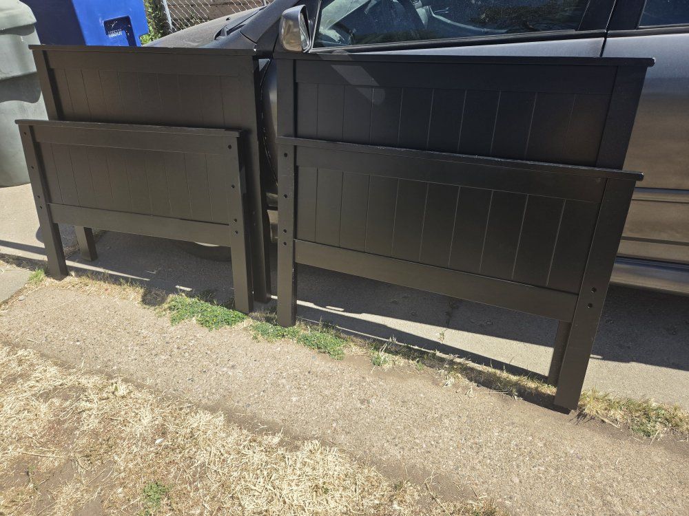 set of 2 new black twin head boards and foot boards