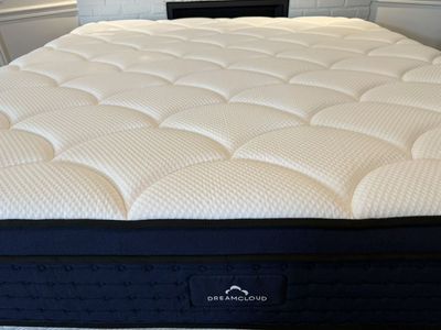Dreamcloud Pillowtop King Mattress! Only $300