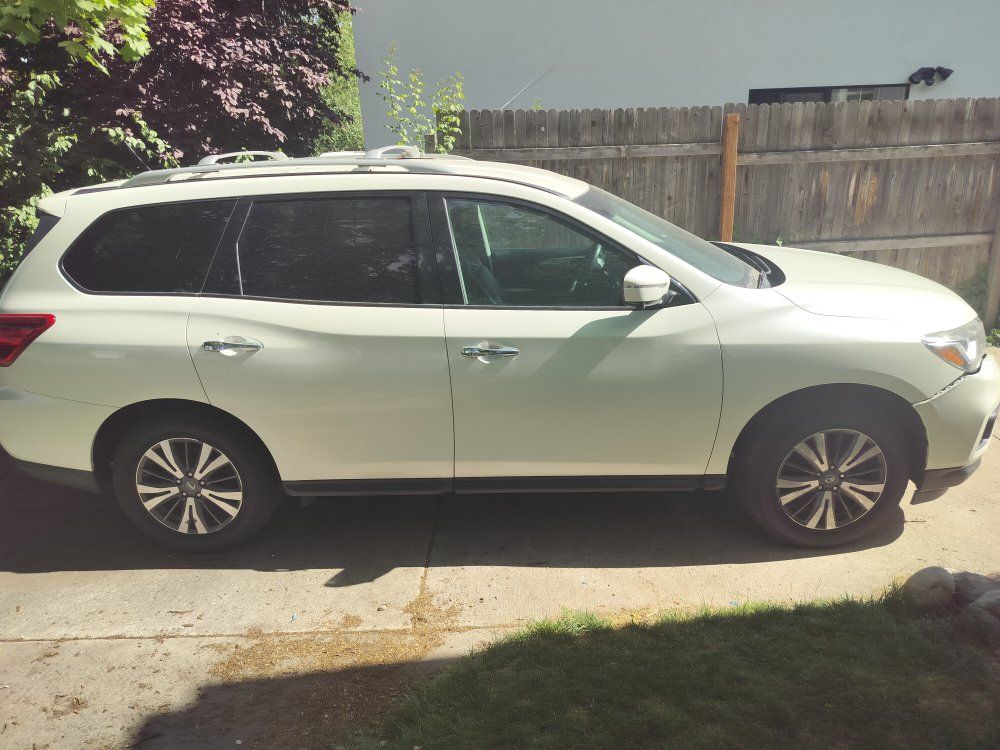 2017 Nissan Pathfinder SL