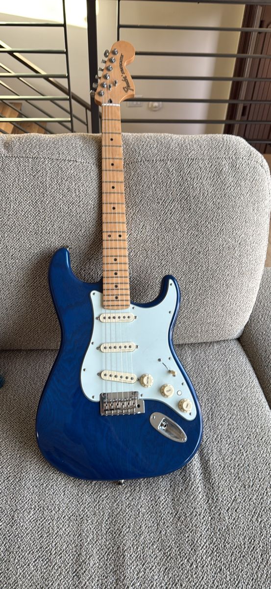 2016 Fender MX Stratocaster with case