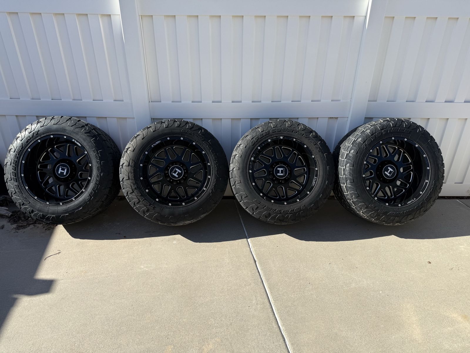 20x12 hostile sprockets 8x6.5 1200 OBO