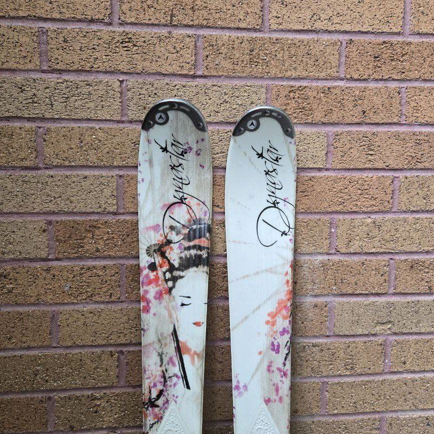 158 cm Women's Dynastar Legend Downhill Snow Skis