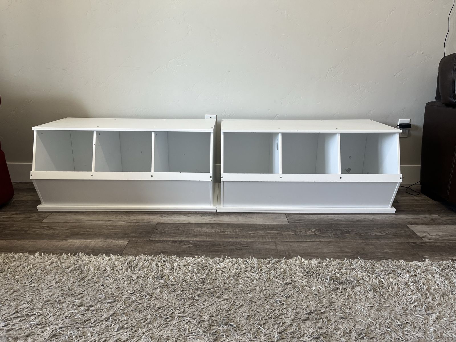 White toy baskets