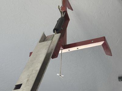 Clay pigeon thrower