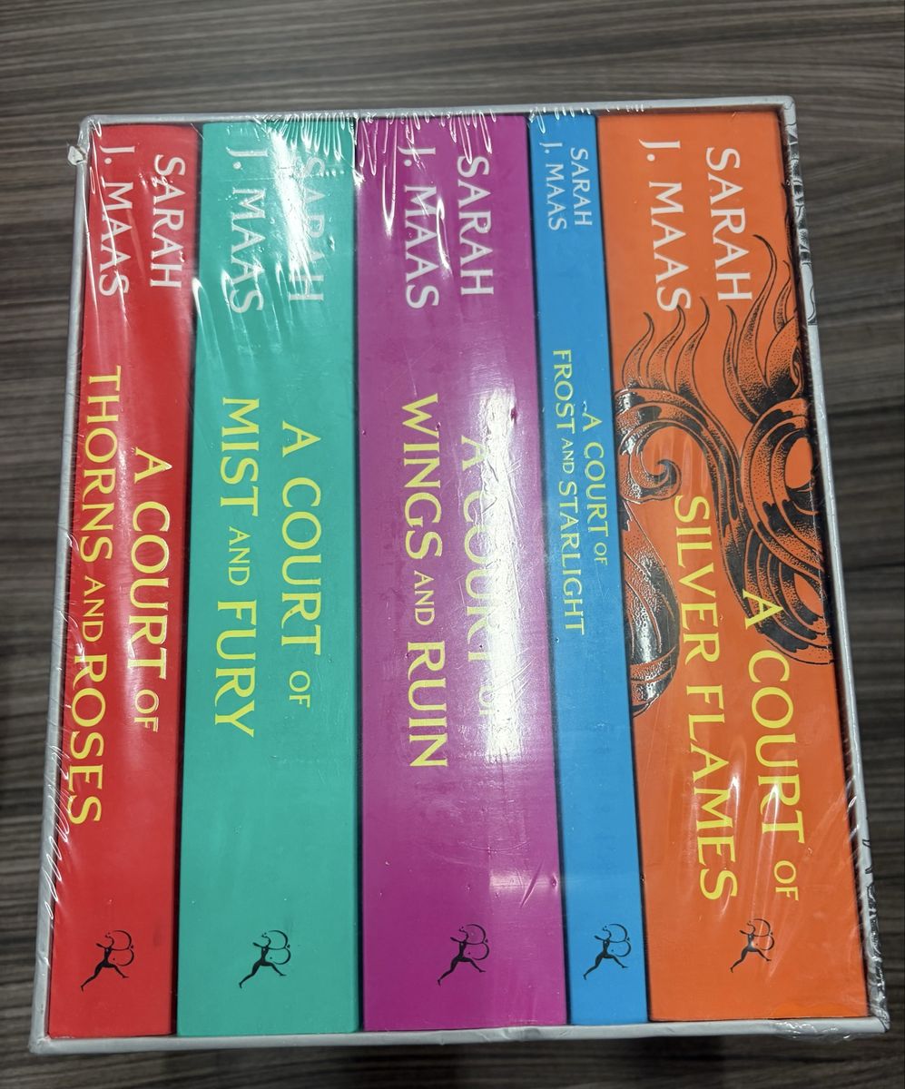 A Court of Thorns and Roses Book Set