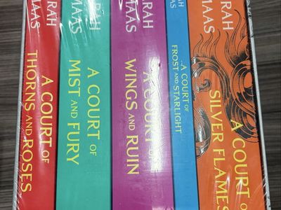 A Court of Thorns and Roses Book Set