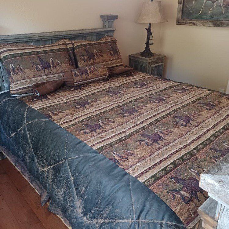 Quality Western Queen Bedspread & Valences