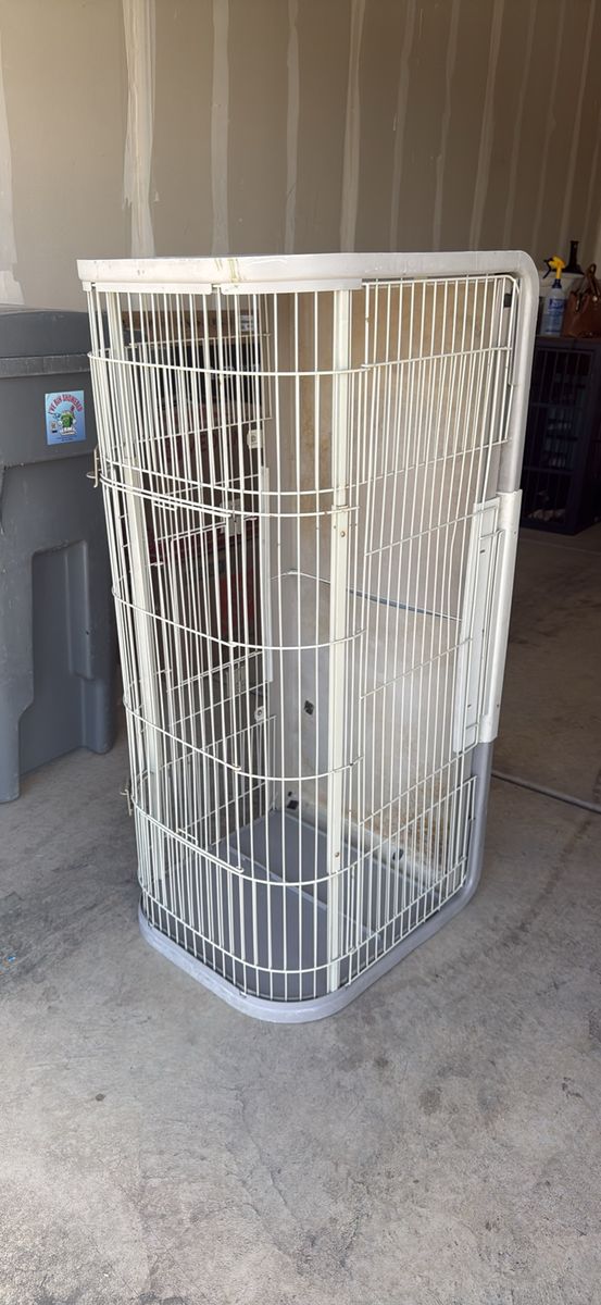 Expandable bunny hutch rabbit cage