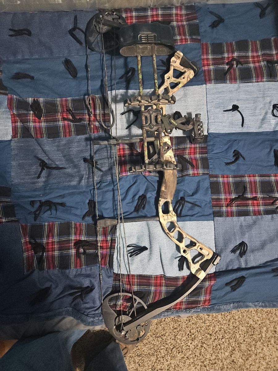 Diamond Archery by Bowtech Compound Bow, Camo, Right-Handed