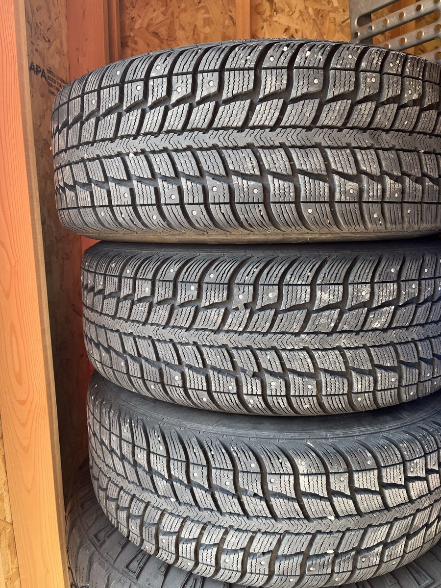 Federal Himalaya WS2 Studded Winter Tires 215/60R16 with Steel Rims, Set of 4