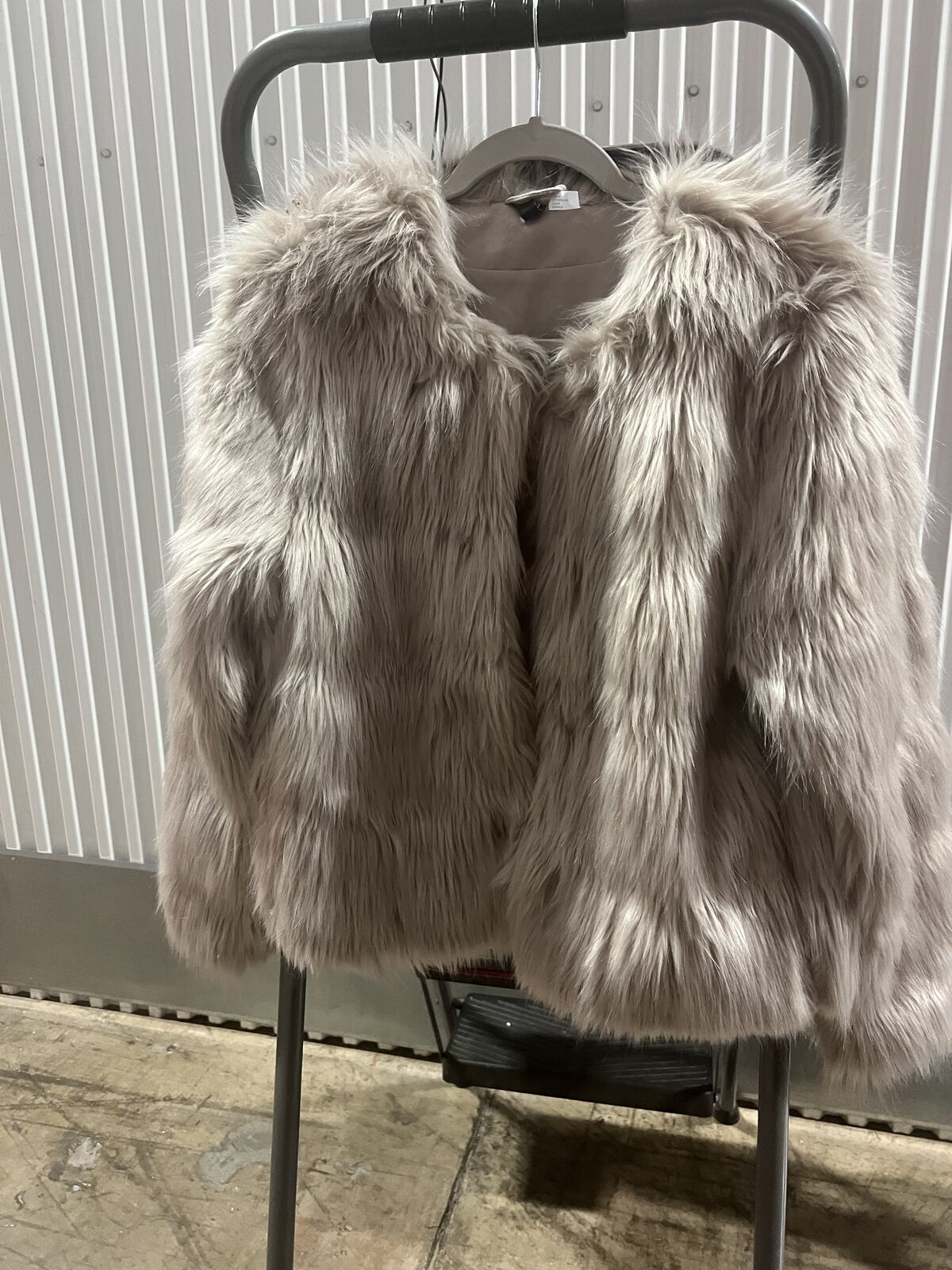 Super soft, faux fur coat grey