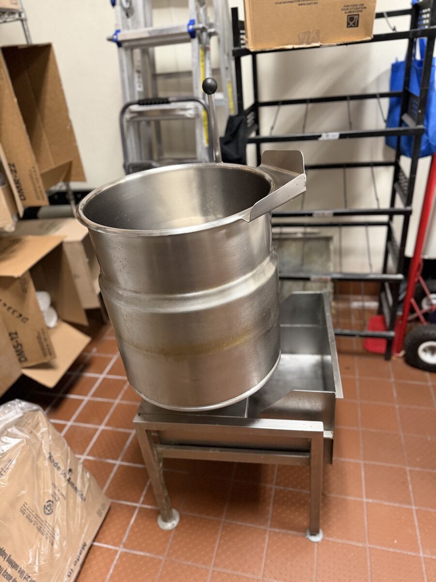 Cleveland KET12T 12-gallon electric countertop tilting kettle