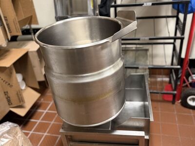 Cleveland KET12T 12-gallon electric countertop tilting kettle