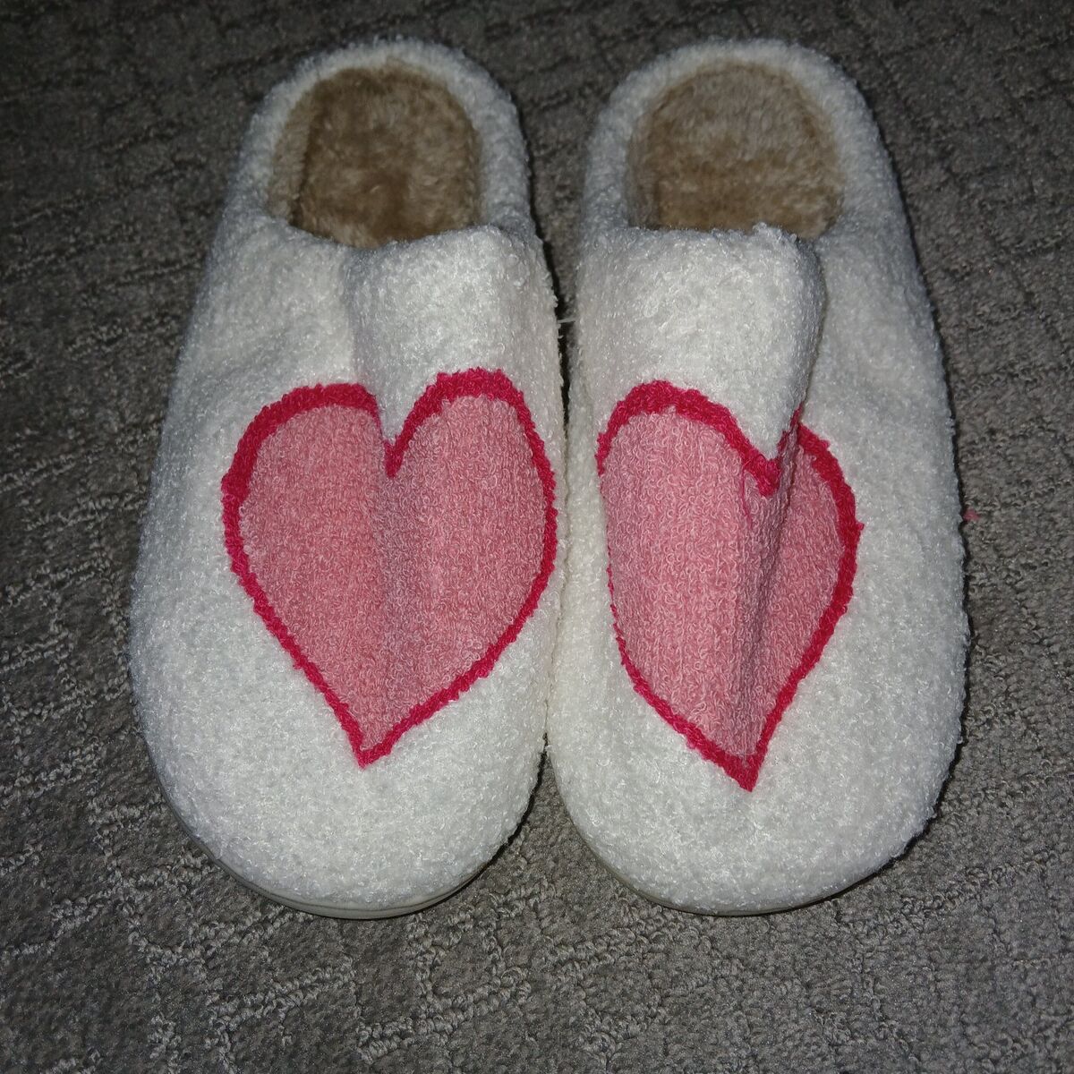 heart slippers size 8/9. New