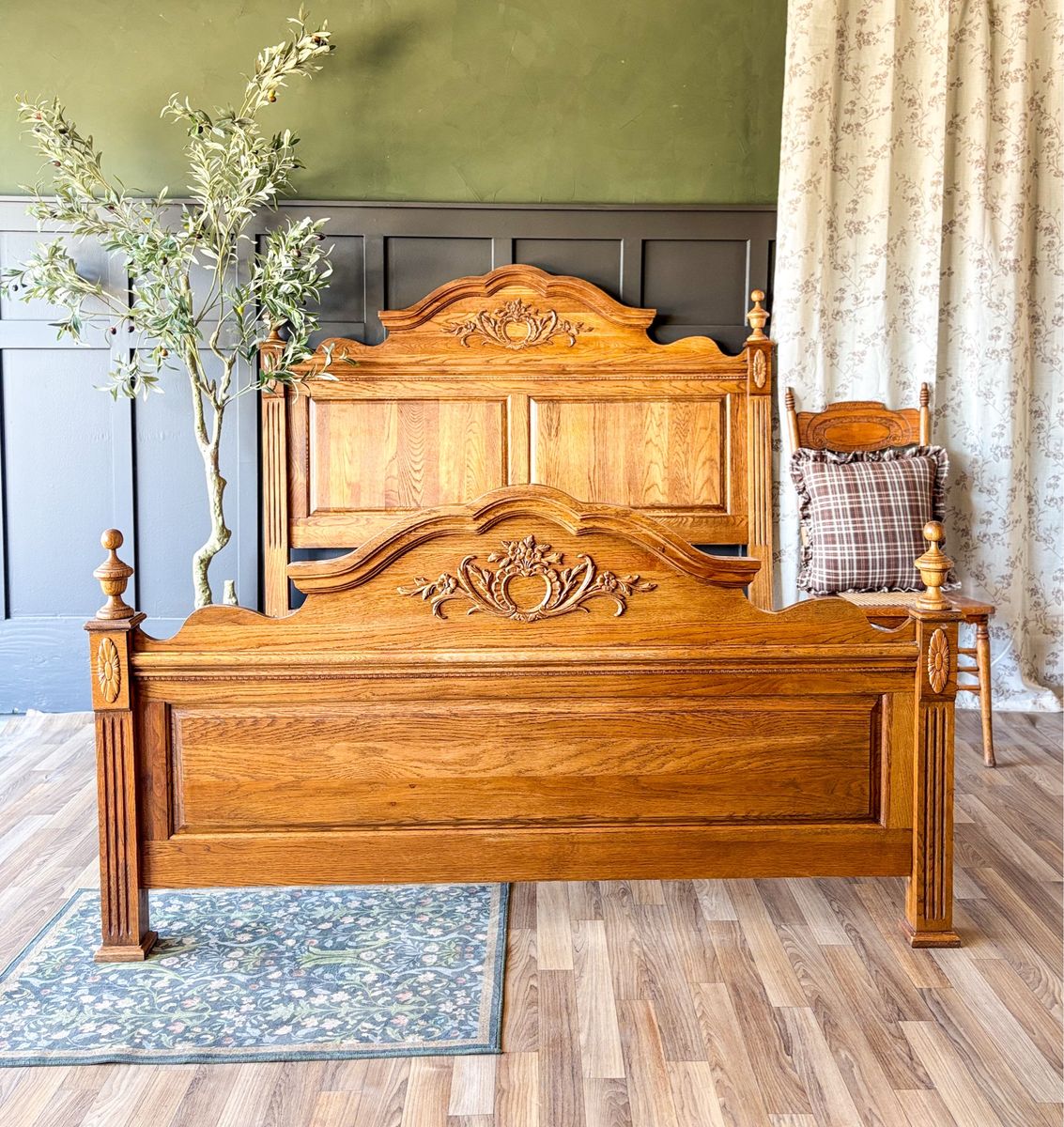 *FREE DELIVERY* Vintage Oak Queen Headboard/Footboard