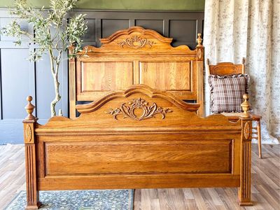 *FREE DELIVERY* Vintage Oak Queen Headboard/Footboard