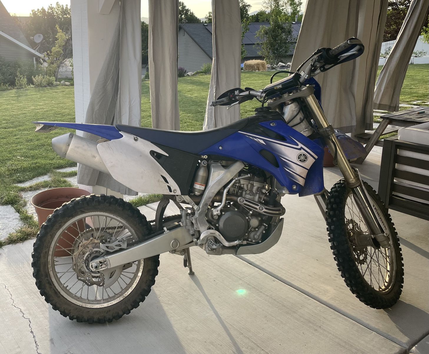 2007 Yamaha WR 250 Dirt Bike.