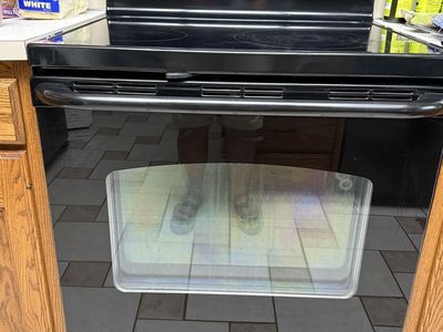 GE Electric Range with Black Flat Cooktop Oven