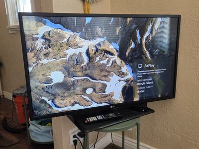 LG flatscreen TV, 43" screen
