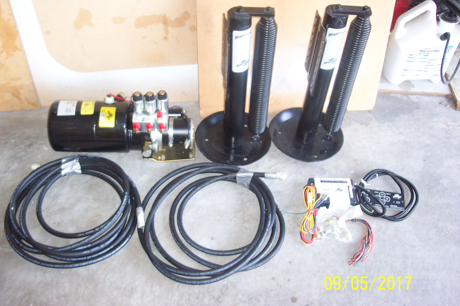 Power Gear Hydraulic Leveling System RV - 2 Jacks, 4-Station Pump, Hoses, Control Panel