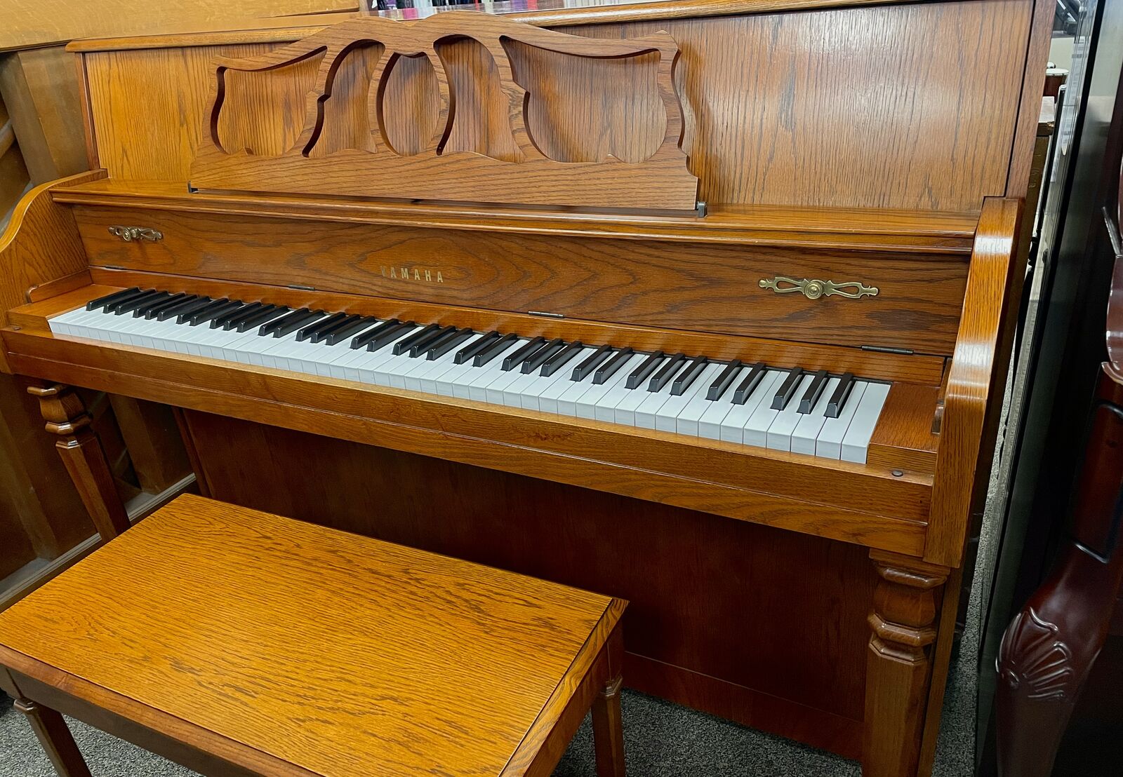 Yamaha M500 Dark Oak Console piano