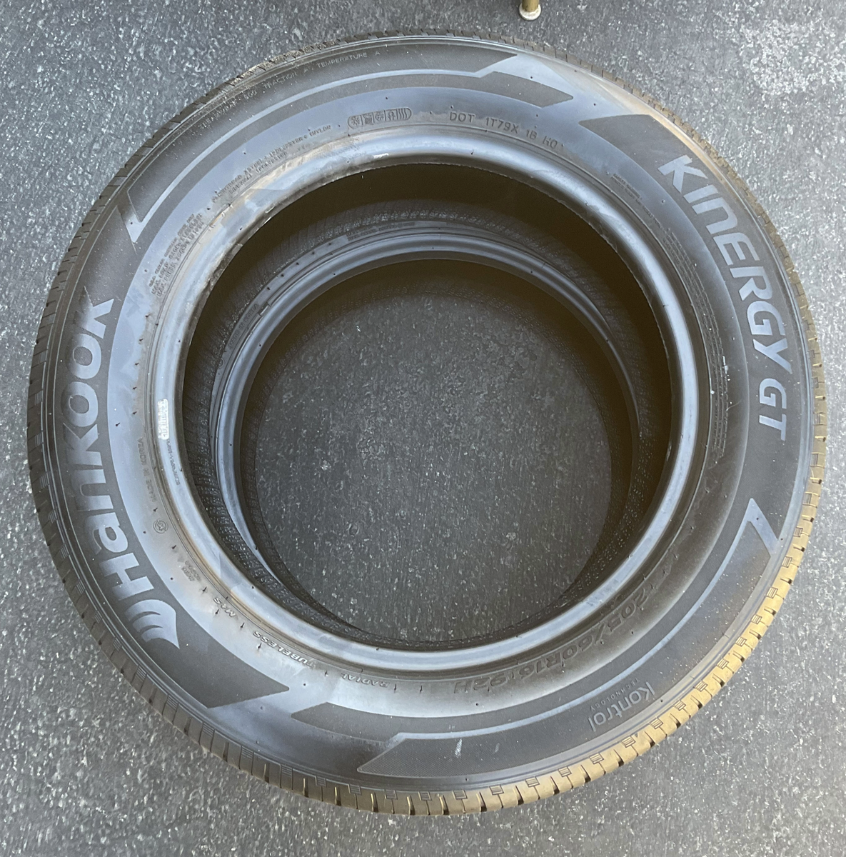 205/60R16 Hankook Kinergy GT Tires (Pair of 2) - All-Season