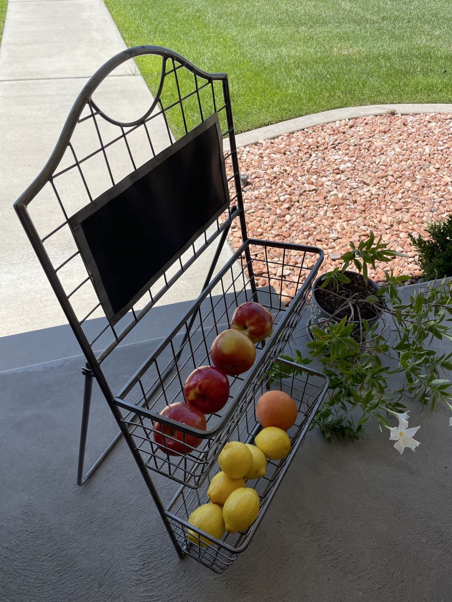 Wrought meat 2-Tier Produce Basket Stand with Chalkboard