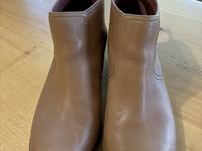 New Dansko Becki Waterproof Boot, size 40, 9.5-10
