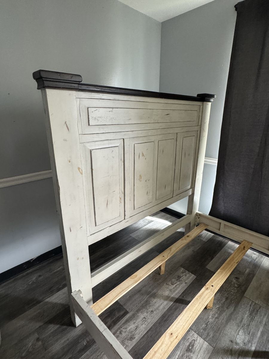 Farm style vintage bedroom set