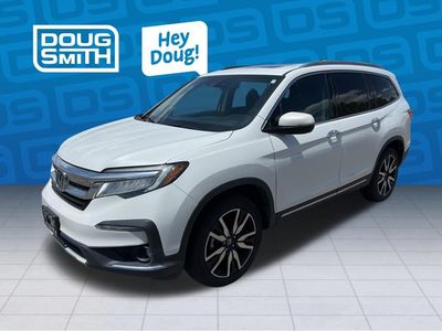 2022 Honda Pilot Touring w/Rear Captain's Chairs