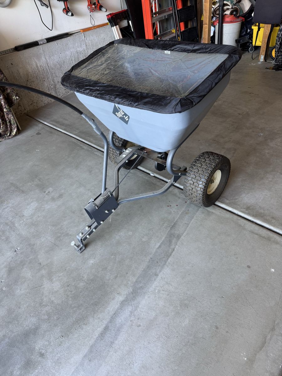 Lawn spreader