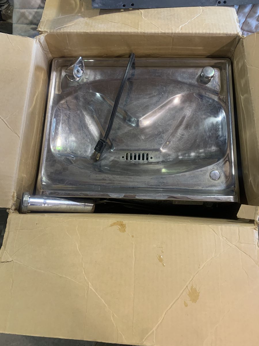 ELECTRIC DRINKING FOUNTAIN