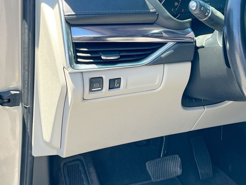 Main image 10