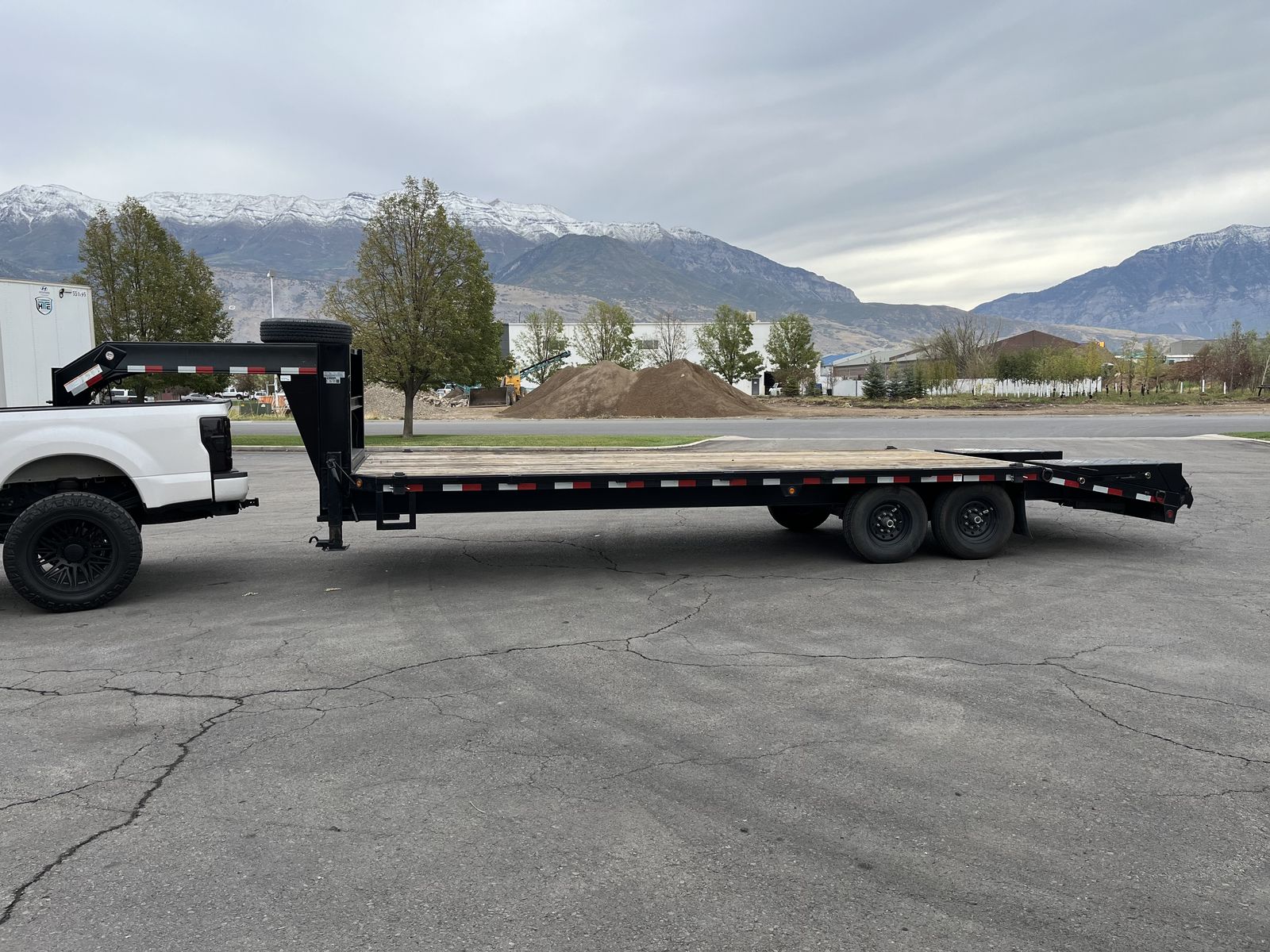 For Rent: 25’ Gooseneck Trailer