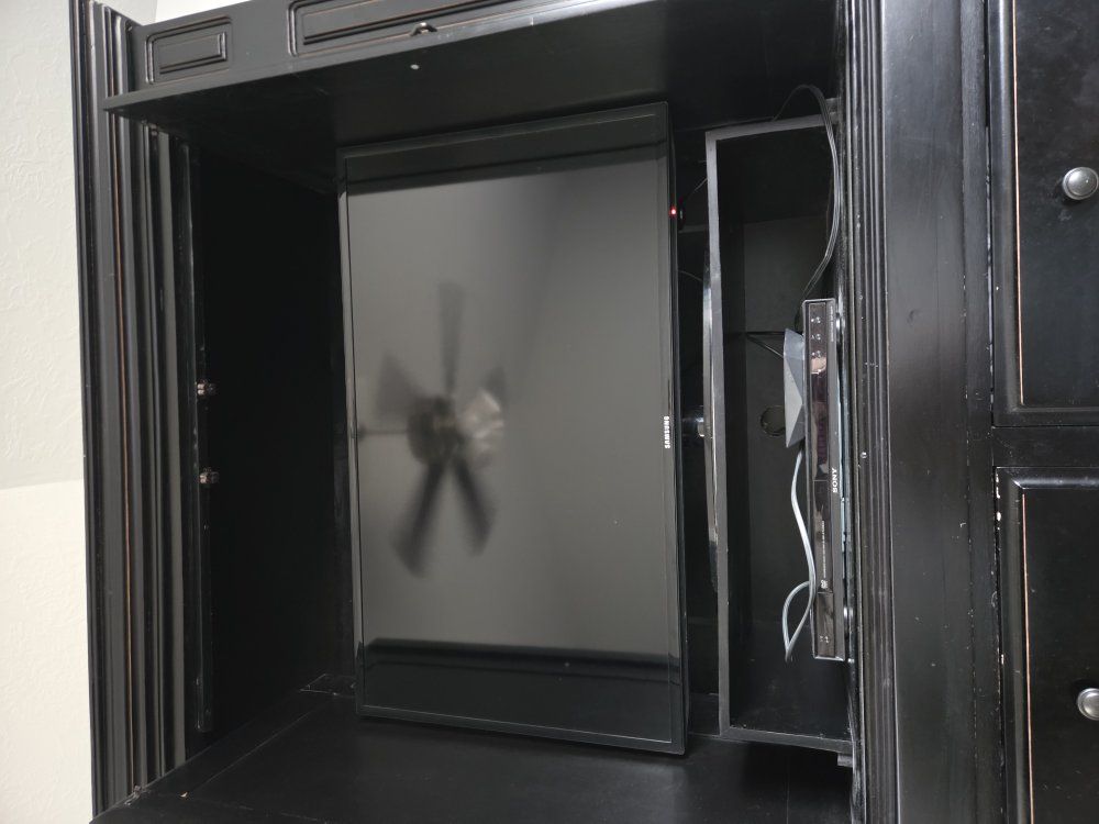 nice dresser/entertainment center