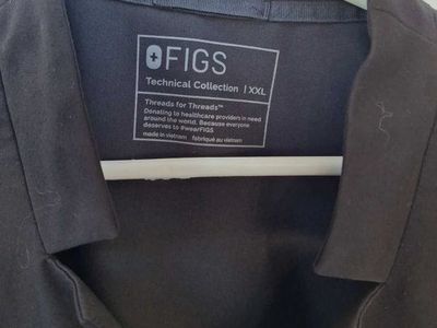 FIGS Technical Collection Black Scrub Top - Short Sleeve V-Neck, XXL
