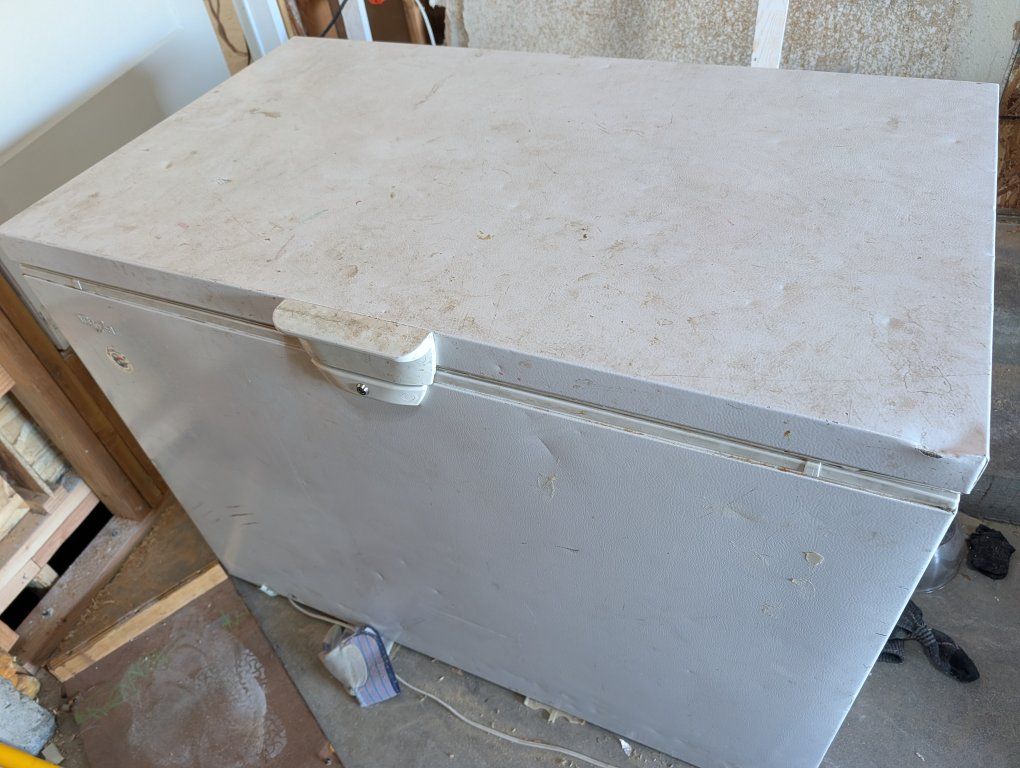 FREE Whirlpool Chest Freezer – NOT WORKING – Repair or Parts