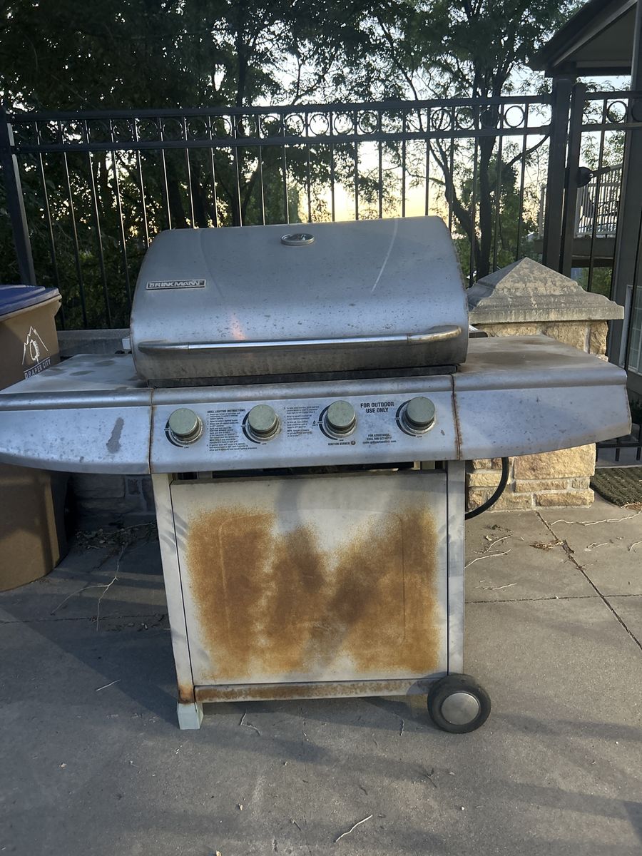 4 burner Brinkman gas grill