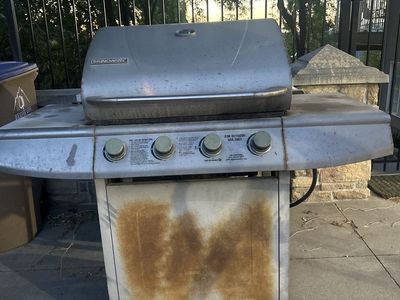 4 burner Brinkman gas grill
